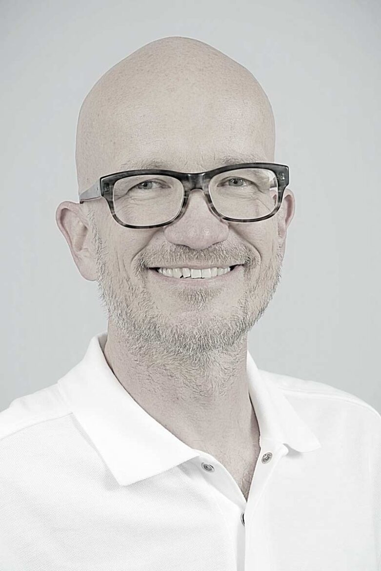 Portrait des Chefarzt Horst Haack der Bauchpraxis am Kunstmusuem